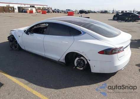 2015 Tesla Model S 70D/85D/P85D z USA, uszkodzony, nr VIN 5YJSA1E2XFF117939